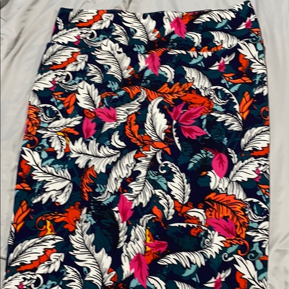 LuLaRoe Dresses & Skirts - LuLaRoe Floral Cassie skirt